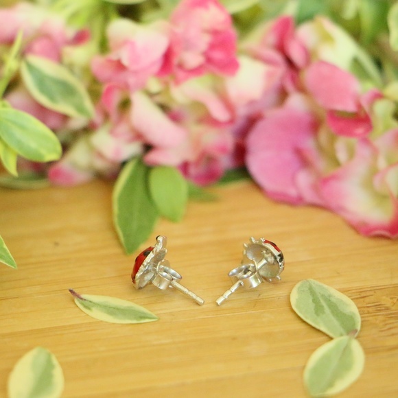 925 Sterling Silver Ladybug Stud Earrings - Picture 5 of 8